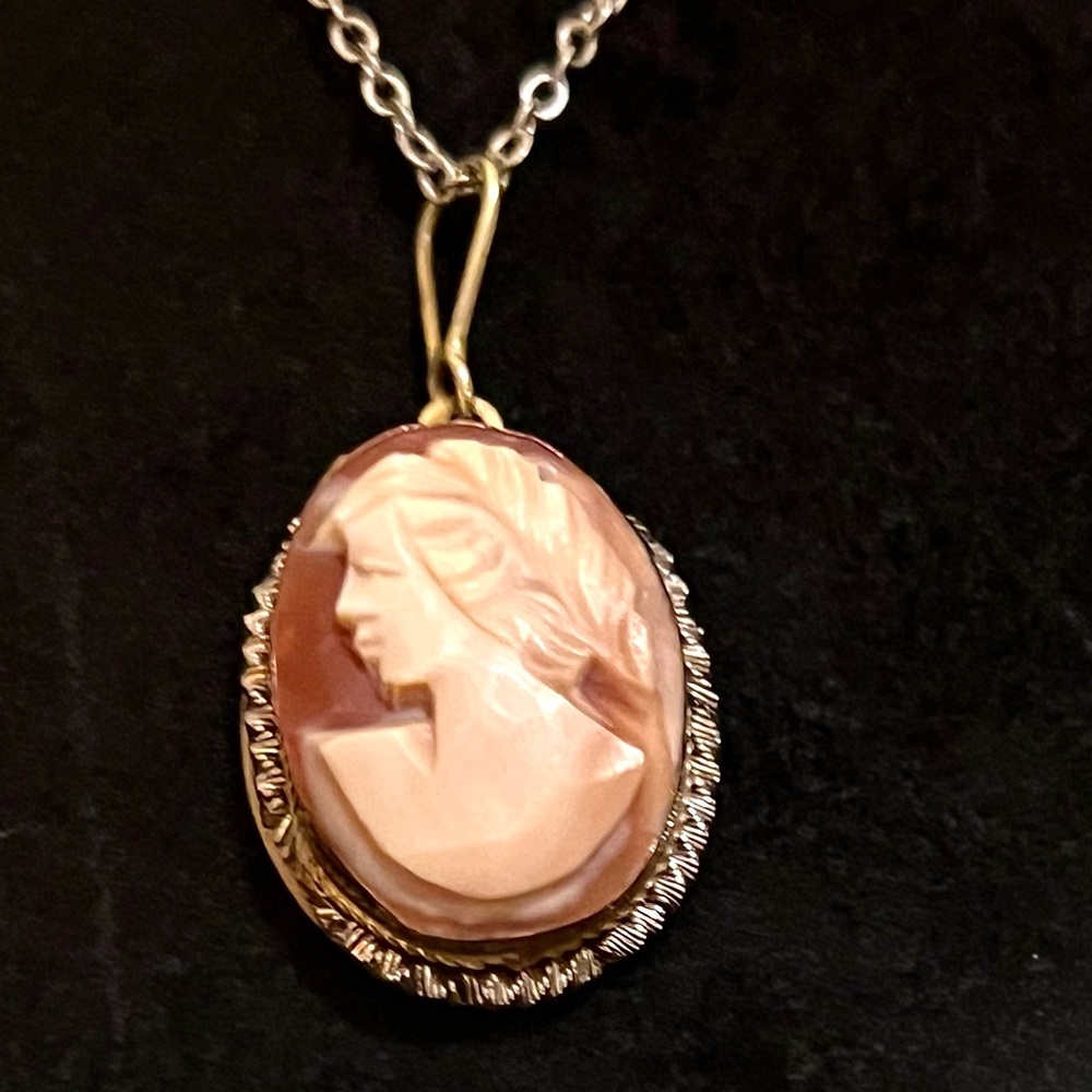 VTG Hand-Carved Cameo 10 KG💫
 Necklace, Victorian/Edwardian Era,18k GP